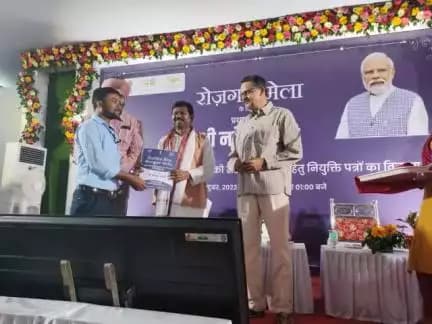 candidates receiving appointment letters during Rozgar Mela.