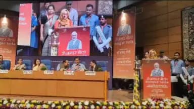 आज रोज़गार मेला के अंतर्गत माननीय प्रधानमंत्री श्री नरेन्द्र मोदी जी ने वीडियो कांफ्रेंसिंग के माध्यम से नए भर्ती होने वाले 51,000 अभ्यर्थियों को नियुक्ति पत्र सौंपे।
#RozgarMela
@RailMinIndia
@doptgoi