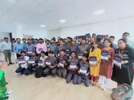 Group of all newly appointed youngsters taking photo during <nis:link nis:type=user nis:id=lws49swYMoUNzNtxBWCiAjN4m1G3 nis:value=rozgarmela nis:enabled=true nis:link/>.