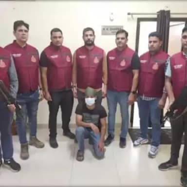 दिल्ली पुलिस @CrimeBranchDP की टीम ने दिनदहाड़े बंदूक की नोक पर 5 लाख लूटने वाले अपराधी को किया गिरफतार।
लूट सहित 3 अन्य आपराधिक मामलों में शामिल था आरोपी।
#dpupdates