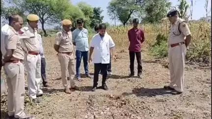 झालावाड़ के मनोहर थाना में मिला एक महिला का कंकाल आसपास के लोगों में दशक