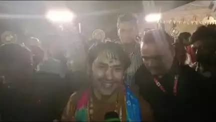 पंडित धीरेंद्र शास्त्री बोले मेरा किसी पार्टी से कोई लेना-देना नहीं है