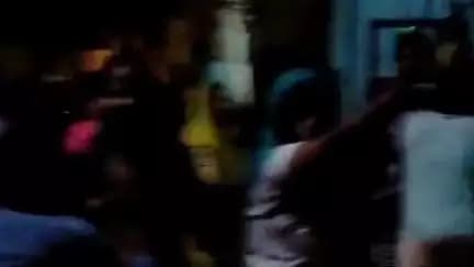 घाटमपुर कस्बे कटरा पूर्वी मे दबंगों के द्वारा मारपीट मे घायल आरिफ पुत्र लालू बख्स व आमिर पुत्र आरिफ पत्नी नसरीन