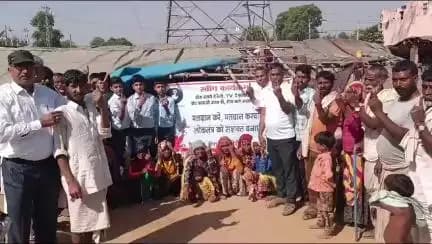 घुमंतू परिवार ग्राम पंचायत पाडली विधानसभा क्षेत्र सिकराय में स्वीप गतिविधि का आयोजन। @ceorajasthan  #YouthChlaBooth