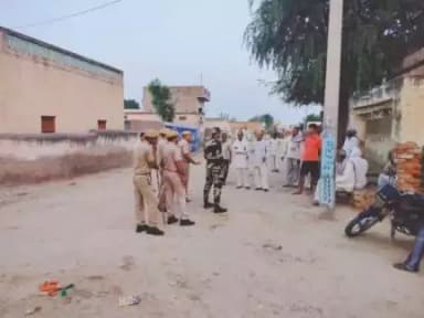 #churupolice विधानसभा चुनाव शांतिपूर्ण कराने के लिए रतननगर में निकाला गया फ्लैग मार्च।