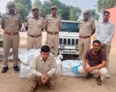 पुलिस थाना सालासर द्वारा अवैध शराब से भरी कैंपर गाड़ी की जप्त, 02 को गिरफ्तार किया।