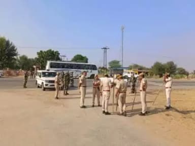 #churupolice विधानसभा चुनाव शांतिपूर्ण कराने के लिए दूधवाखारा में निकाला गया फ्लैग मार्च।