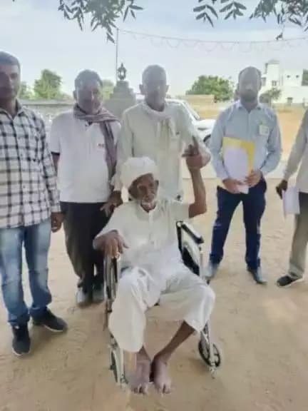 होम वोटिंग का प्रथम चरण प्रारंभ : 80+ वोटर्स और दिव्यांगों को मिली सुविधा
102 वर्षीय भूरी देवी, 98 वर्षीय खियाराम और 92 वर्षीय मोडाराम ने मत देकर लोकतंत्र में निभाई भागीदारी

<nis:link nis:type=tag nis:id=ceo_rajasthan nis:value=ceo_rajasthan nis:enabled=true nis:link/>