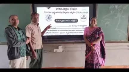 భూపాలపల్లి జిల్లా లో SVEEP కార్యకలాపాలలో భాగంగా భారత ఎన్నికల సంఘం ఆదేశానుసారం తెలంగాణ రాష్ట్ర శాసన సభ ఎన్నికలు 2023 ఓటు హక్కు కలిగిన ప్రతి ఒక్కరూ 100 శాతం ఖచ్చితముగా ఓటు వినియోగించుకోవాలని విధ్యార్తి హామీ పత్రాలు జిల్లాలో గల అన్నీ పాఠశాలలో