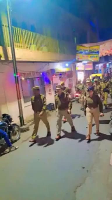 विधान सभा चुनाव 2023 निष्पक्ष एवं भय मुक्त वातावरण में करवाये जाने हेतु वृत केन्द्रीय के थाना  खाण्डाफलसा  क्षैत्र में रूट मार्च ।