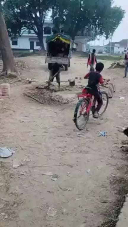 इस पोस्ट को संज्ञान मे लेकर डीएम महोदय प्रयागराज उचित कार्यवाही सुनिश्चित करें