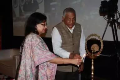 रोजगार मेला गाजियाबाद मे दीप प्रज़्वलन मुख्य अतिथियों द्वारा
#RozgarMela

@ignorestatus
@mygovindia
@doptgoi