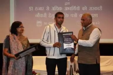 रोजगार मेला गाजियाबाद मे दिव्यांग नव नियुक्तों को नियुक्ति पत्र का वितरण 
#RozgarMela
@ignorestatus
@mygovindia
@doptgoi