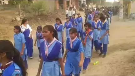 मतदाता जागरूकता अभियान के तहत राउमाविखुडडी (राजगढ ) में  स्काउट गाइड ने रैली निकाल कर हस्ताक्षर अभियान चलाया |