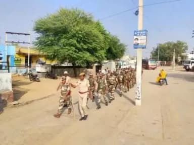 #churupolice विधानसभा चुनाव शांतिपूर्ण कराने के लिए रतनगढ़ में निकाला गया फ्लैग मार्च।