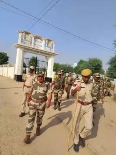 #churupolice विधानसभा चुनाव शांतिपूर्ण कराने के लिए रतनगढ़ में निकाला गया फ्लैग मार्च।