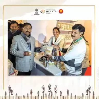 In his visit Shri @MundaArjun, Hon’ble Union Minister of Agriculture & Farmer's Welfare and @TribalAffairsIn sampled home-grown Millet exhibits from more than 40 Indian #FPOs and #Startups.