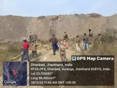 धनबाद जिला के Alakdiha op अंतर्गत पहाड़ीगोरा में अवैध मुहाने की भराई बीसीसीएल Cisf के सहयोग से किया गया।