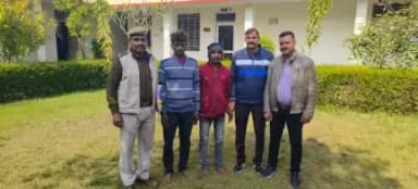 कोटा शहर पुलिस थाना बोरखेड़ा की टीम
 द्वारा 5000- 5000 रुपए के फरार इनामी दो आरोपी गिरफ्तार।

।कोटा शहर पुलिस सदैव आपकी सेवा में तत्पर।