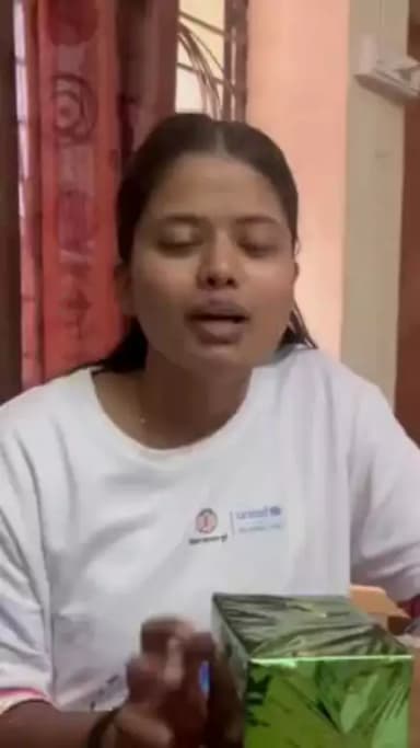 यातायात जागरूकता लाने दुर्ग पुलिस की अनूठी पहल, नियमों का पालन करने वाले नागरिकों को उपहार देकर कर रहे सम्मानित।

#यातायातसुरक्षामाह2024
#roadsafety2024