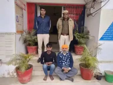 अवैध हथियार रखने वालो के विरूद्ध थाना चौपानकी  की धरपकड की कार्यवाही
अभियुक्त अजयसिंह के कब्जे से 01 अवैध देशी कट्टा   व अभियुक्त मंजीत सिंह के कब्जे से 01जिंदा कारतूस और 02खाली कारतूस बरामद