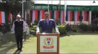 पुलिस मुख्यालय, झारखण्ड में पुलिस महानिदेशक, अजय कुमार सिंह ने मतदाता दिवस पर सभी पदाधिकारियों और कर्मियों को शपथ दिलाई।