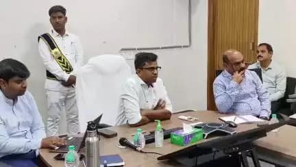 ధరణి ఓటరు జాబితా సవరణ ప్రక్రియను తహశీల్దార్ లు వేగవంతం చేయాలి..... జిల్లా కలెక్టర్ ఉదయ్ కుమార్