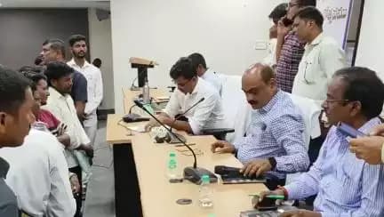 ప్రజావాణికి వచ్చిన దరఖాస్తులను అధికారులు సత్వరమే పరిష్కరించాలి.. జిల్లా కలెక్టర్ ఉదయ్ కుమార్