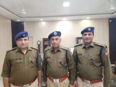 SP मनोज कुमार द्वारा सीओ धौलपुर श्री सुरेश सांखला व सीओ सरमथुरा श्री रविराज को पदोन्नति मिलने पर अशोक स्तम्भ लगाएं