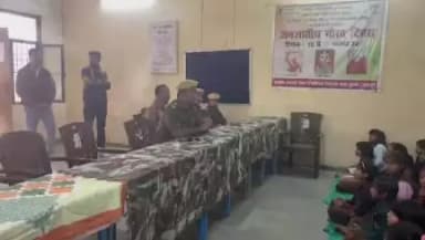 जिले में वृत कार्यालय आसपुर के थाना साबला क्षेत्र की विभिन्न स्कूलों मैं जाकर पोक्सो कानून, बाल श्रम एवं रोहित के सपने शॉर्ट फिल्म दिखाकर और  सड़क सुरक्षा अभियान के तहत जागरूकता कार्यक्रम चलाया गया।