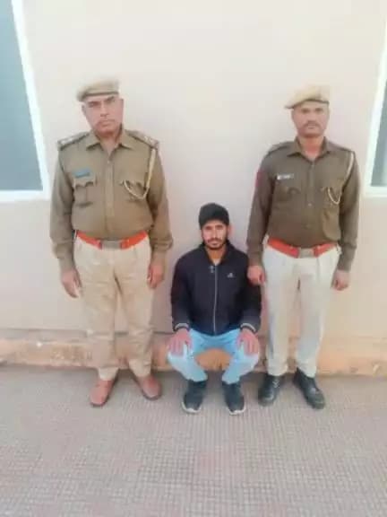 प्रतापगढ़ पुलिस ने झोलाछाप डॉक्टर चतराराम पिता जीवाराम देवासी निवासी जैनवास दुजाना जिला पाली के खिलाफ थाना देवगढ मे प्रकरण संख्या 06/2024 धारा 419,420 ipc और 15(2) (3) इंडियन मेडिकल कॉउंसिल एक्ट 1956 मे दर्ज किया गया। डॉक्टर गिरफ्तार।