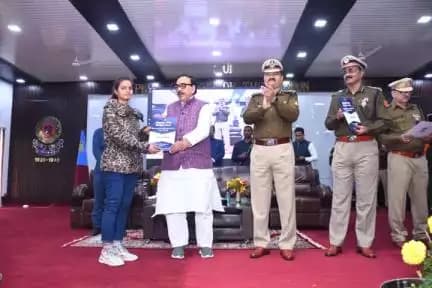 आज दिनांक 12 -02 -2023 को ग्रुप केंद्र केंद्रीय रिजर्व पुलिस बल प्रयागराज में 12th रोजगार मेले के दौरान केंद्रीय मंत्री डॉ महेंद्र नाथ पांडे जी के कर कमल द्वारा नियुक्ति पत्रों का वितरण किया गया..!!