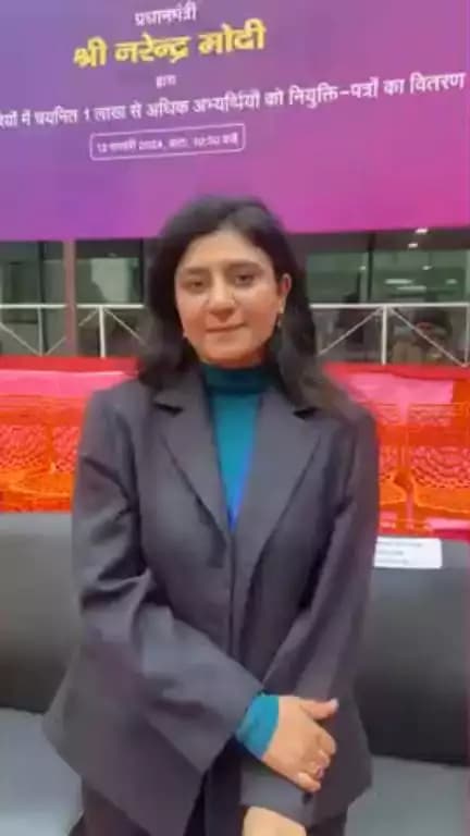 नवनियुक्त अभ्यर्थियों द्वारा नयी दिल्ली के राष्ट्रीय मीडिया केंद्र में नियुक्ति पत्र प्राप्त करने पर साझा किए अपने अनुभव और गौरवपूर्ण क्षण के साक्षी बने माता पिता और परिजन।