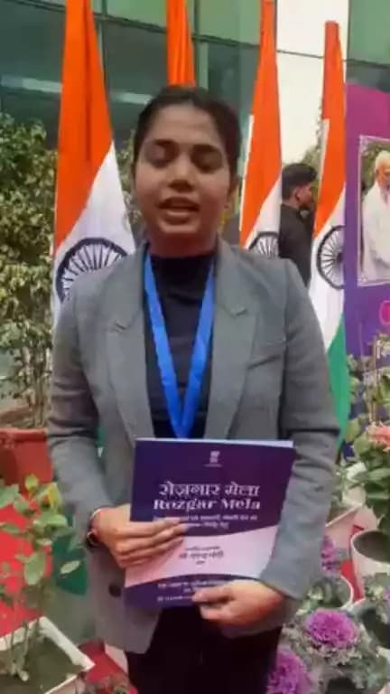 नवनियुक्त अभ्यर्थियों द्वारा नयी दिल्ली के राष्ट्रीय मीडिया केंद्र में 12 Feb 2024 को नियुक्ति पत्र प्राप्त करने पर साझा किए अपनी ख़ुशी। 
 <nis:link nis:type=tag nis:id=Rozgarmela nis:value=Rozgarmela nis:enabled=true nis:link/>