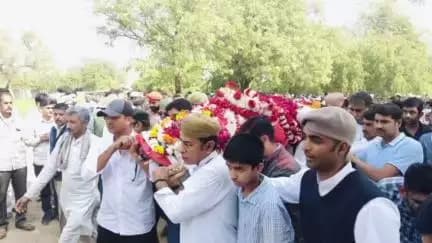 स्वर्गीय चित्रा सिंह को सादर श्रद्धांजलि अर्पित की सत् सत् नमन