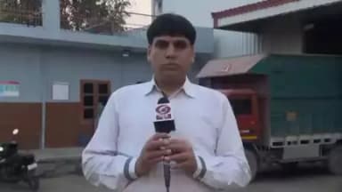 Truck drivers are struggling for days in uncertainty with all the goods to deliver at Tikri border due to #farmersprotests .
@mib_india @pibindia