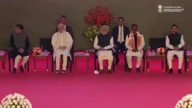 माननीय प्रधानमंत्री श्री नरेन्द्र मोदी ने आज भारत मंडपम, नई दिल्ली में आयोजित 'ई-पैक्स से अन्न भंडारण तक’ कार्यक्रम में रिमोट का बटन दबाकर 18,000 पैक्स के कम्प्यूटरीकरण का शुभारंभ किया।

#agrigoi #SahakarSeSamriddhi #Empowering
