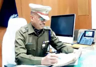 #नव_पदस्थापित पुलिस अधीक्षक #श्री_ज्ञान_चन्द_यादव ने किया पदभार ग्रहण। 

पुलिस अधीक्षक ने कार्यालय का भ्रमण कर अधिकारियों/कर्मचारियों को दिये आवश्यक दिशा-निर्देश।