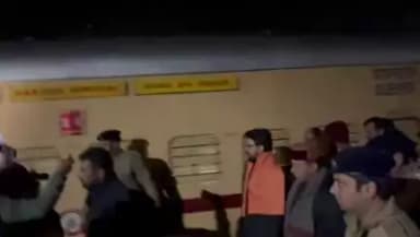 #Union Minister Anurag Singh Thakur flags off the Aastha Special Train to #Ayodhya from Amb Andaura railway station in Una district, Himachal Pradesh. He wished pilgrims a safe journey. @pibindia @railminindia #ayodhya
