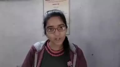 "हमने उंगलियां 🖐️मिलकर जो मुट्ठी ✊ बनती है उसकी ताक़त के बार में बहुत सुना है लेकिन इस एक उंगली में भी काफी ताक़त है। ये एक उंगली☝️ताक़त रखती है हमारे कल की, हमारे देश के कल की।" :- मनोरमा, पहली बार मतदाता