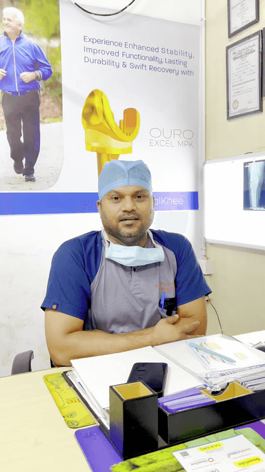 सबने कहा पूरा घुटना बदलो,कोटा हार्ट के सीनियर orthopedic सर्जन डॉ. ओम प्रकाश धाकड़ ने अपनी सूझ बुझ से मरीज का आंशिक घुटना प्रत्यारोपण कर किया कमाल — 70 वर्षीय कमला बाई 3 दिन में चलने लगीं!