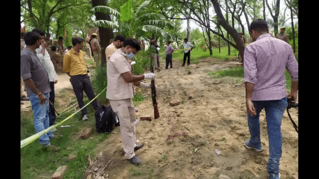 2 आदमी मरे पड़े हैं, विकास भैया और इन लोगों ने मारा है: फोन पर कथित तौर पर दुबे के सहयोगी की पत्नी #कानपुर_एनकाउंटर