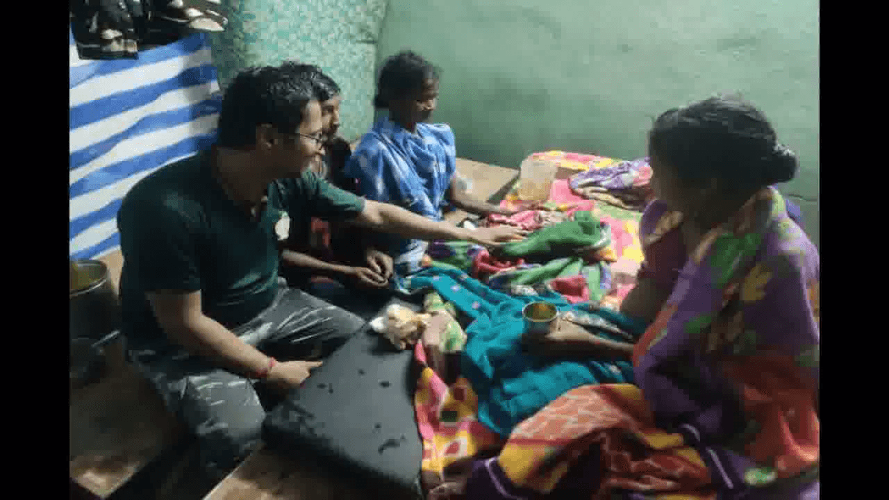 दंतेवाड़ा में लैंडस्लाइड की वजह से जंगल में फंसी गर्भवती महिला, CRPF ने कराया प्रसव #सीआरपीएफ #लैंडस्लाइड