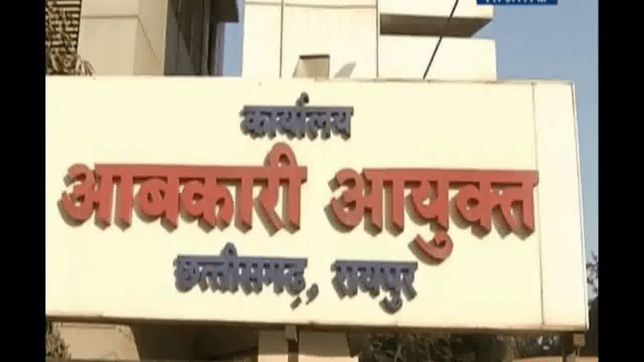 छत्तीसगढ़ में तय कीमत से अधिक में शराब बेचने के आरोप में हटाए गए 700 कर्मचारी, विधानसभा स्पीकर ने दिए जांच के आदेश  #शराब_बिक्री