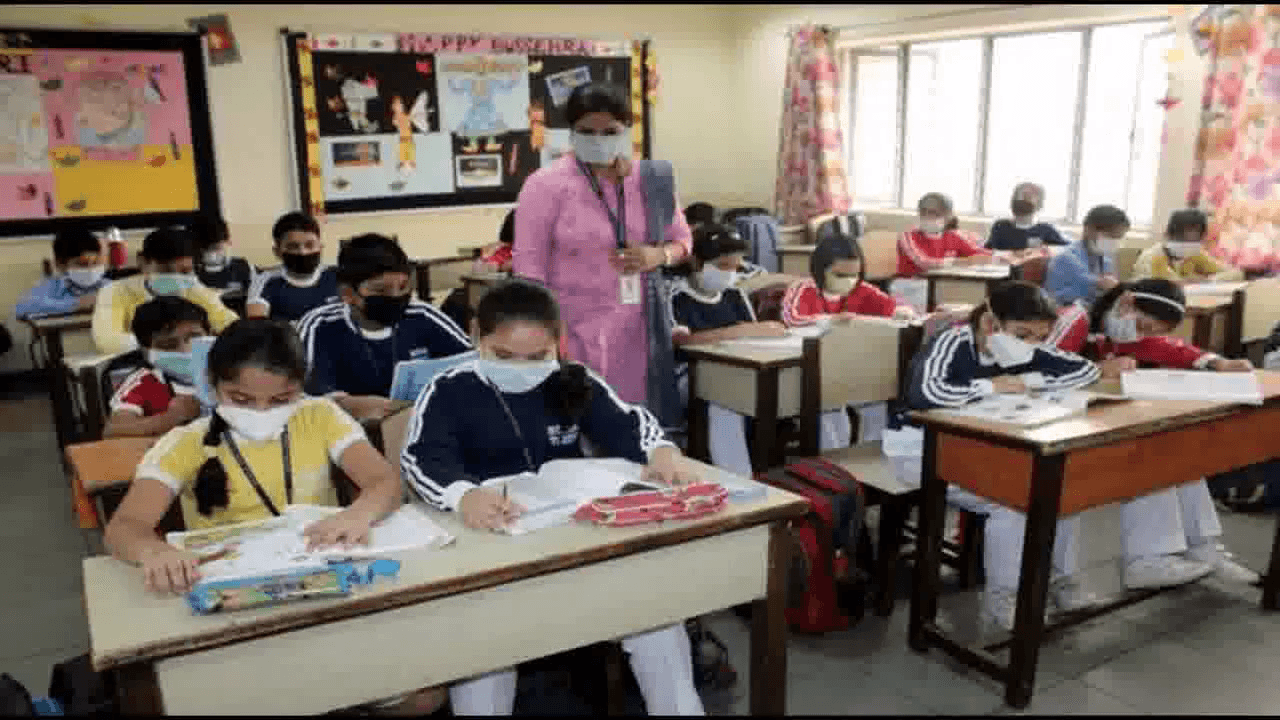 9वीं से 12वीं तक के छात्र मार्गदर्शन लेने के लिए 21 सितंबर से स्वैच्छिक आधार पर जा सकते हैं स्कूल: सरकार #अनलॉक_4