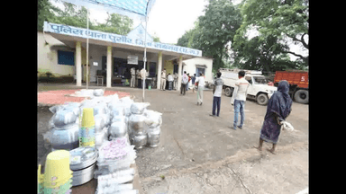 रायगढ़ पुलिस के जवान बाढ़ प्रभावितों की कर रहे मदद, 450 परिवारों तक पहुंचाया ज़रूरत का सामान  #बाढ़_पीड़ित