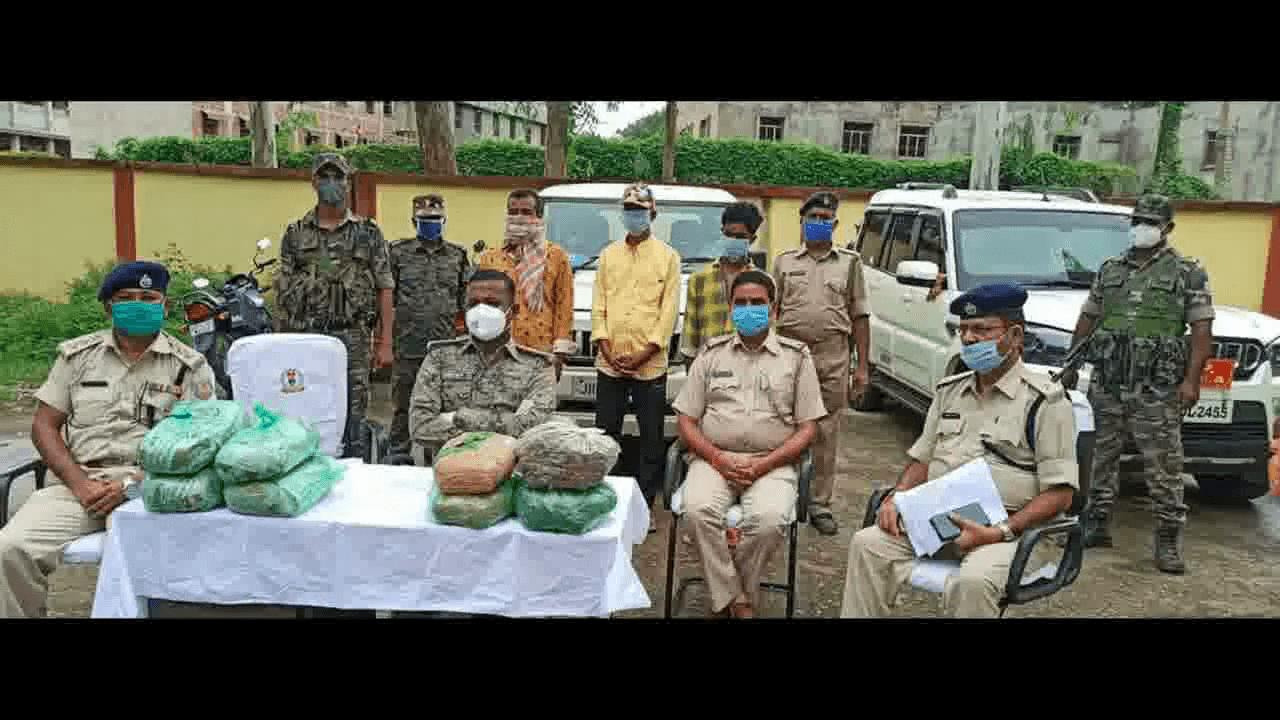 गुमला पुलिस ने 8.2 किलोग्राम गांजे के साथ 2 तस्करों को गिरफ्तार किया #गुमला_पुलिस #गांजा_तस्करी
