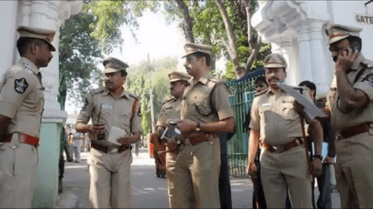 गरियाबंद पुलिस ने करीब ₹25 लाख के 171 हीरों के साथ अंतर्राज्यीय तस्कर को किया गिरफ्तार  #तस्कर_गिरफ्तार
