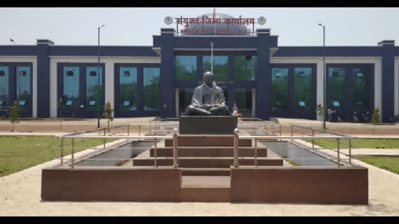 बलौदाबाज़ार में गांजा तस्करी के केस में फंसाने की धमकी देकर पुलिसकर्मियों ने मांगे ₹2 लाख, निलंबन के बाद हुई गिरफ्तारी  #गांजा_तस्करी
