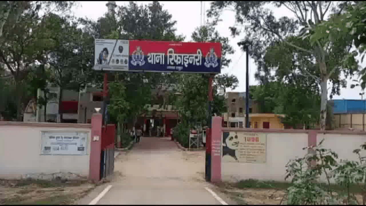 मथुरा में युवक ने थाना इंचार्ज पर प्रताड़ित करने का आरोप लगाते हुए की आत्मदाह की कोशिश, पुलिस ने दर्ज किया केस  #आत्मदाह